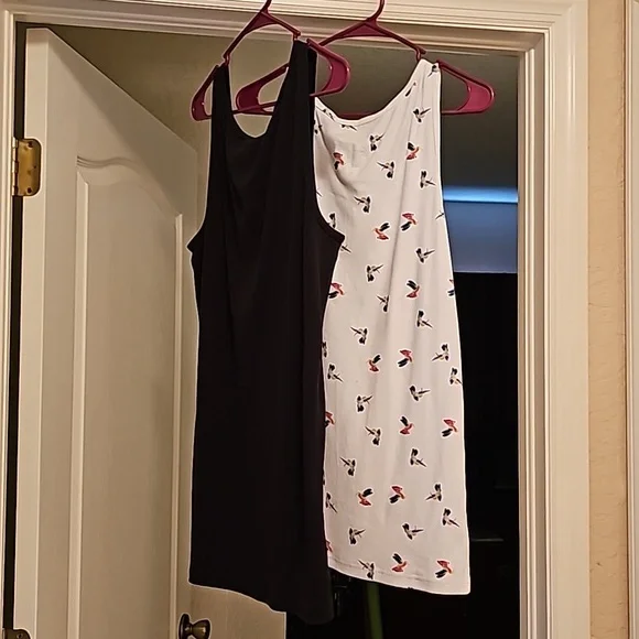 🎉HOST PICK 🎉 TANK TOPS - Picture 3 of 8